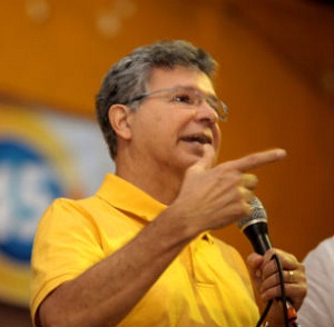 O prefeito reeleito de Jaboatão dos Guararapes, Elias Gomes.