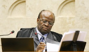 Joaquim Barbosa durante sessão de julgamento do mensalão no STF. Foto: Sergio Lima/Folhapress
