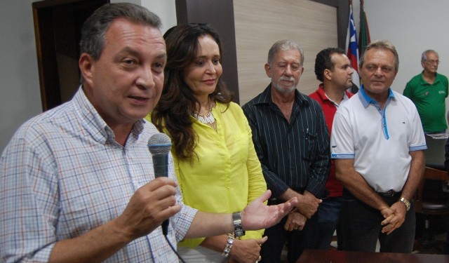 Luis Fernando com a prefeita Gleide e com o deputado Hélio Soares