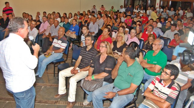 Luis Fernando fala durante Encontro de Lideranças promovido pela prefeita Gleide Santos 