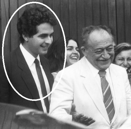 Novembro de 1987 - Eduardo Campos (esq.) deixa a casa do deputado Ulysses Guimarães em São Paulo ao lado de seu avô, o então governador do Pernambuco, Miguel Arraes (centro) 