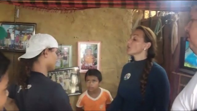 NO FLAGRA Trecho da gravação do momento em que Cristiane Damião ameaça uma família em troca de votos foi ar no programa Fantástico. Foto: Youtube